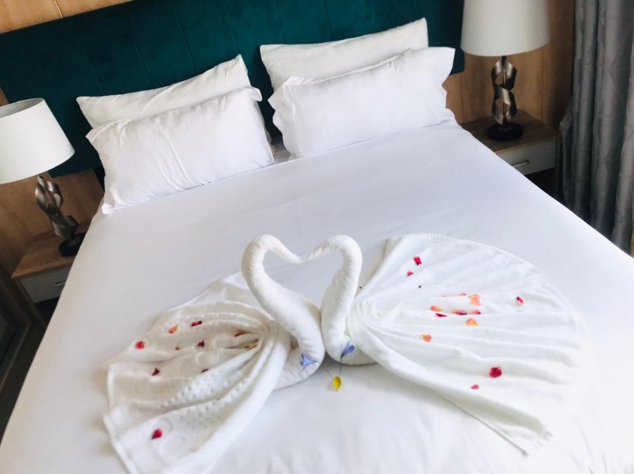 Gabz Airport Inn Габороне Екстериор снимка