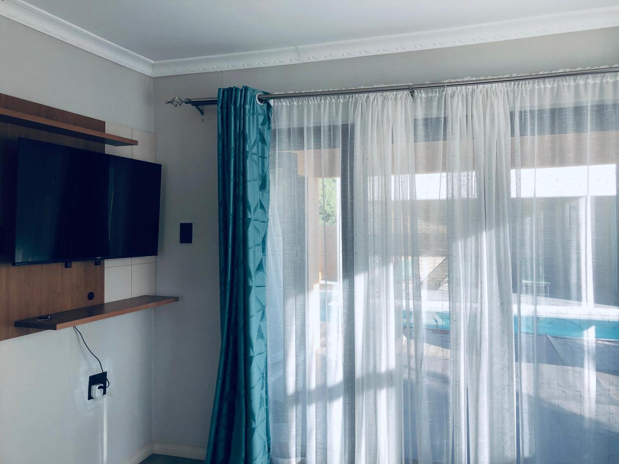 Gabz Airport Inn Габороне Екстериор снимка